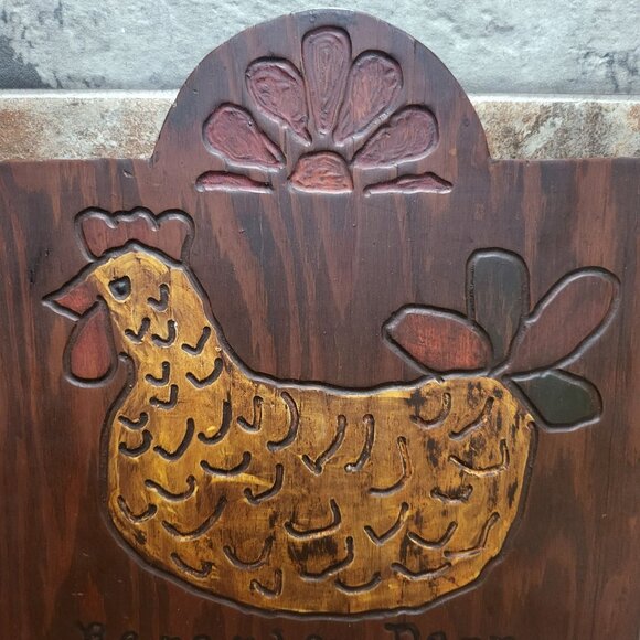 Vintage Wooden Chicken Wall Hanging Decor Its The Chicken That Makes the Feather - Picture 6 of 12